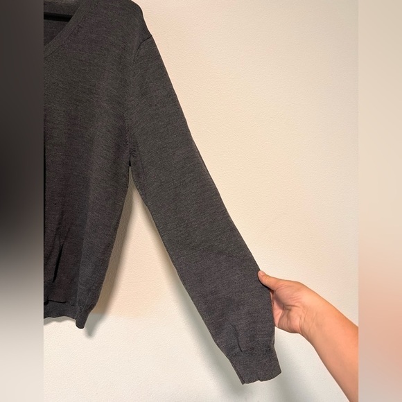 Brooks Brothers Extra Fine Italian Merino Wool Blend Grey V Neck Sweater M - Picture 4 of 14